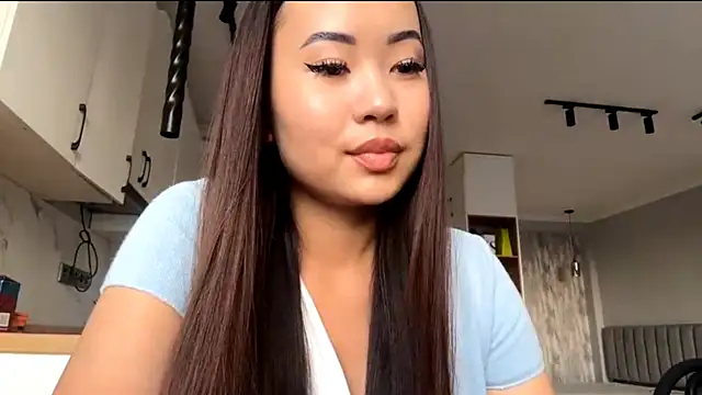 Ur neighbor Kira online show from 10.13.25