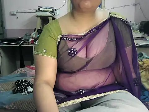 Snapshot of Niisha_HOT chatting on 10.13.25 Niisha HOT online show from 10.13.25