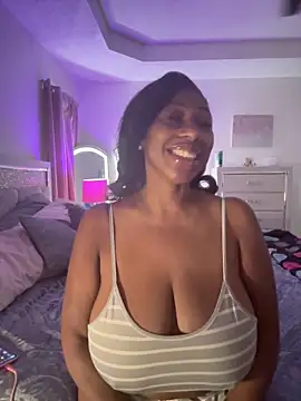 MadamGlam online show from 10.15.25