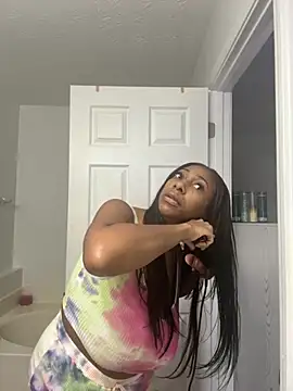 MadamGlam online show from 10.17.25