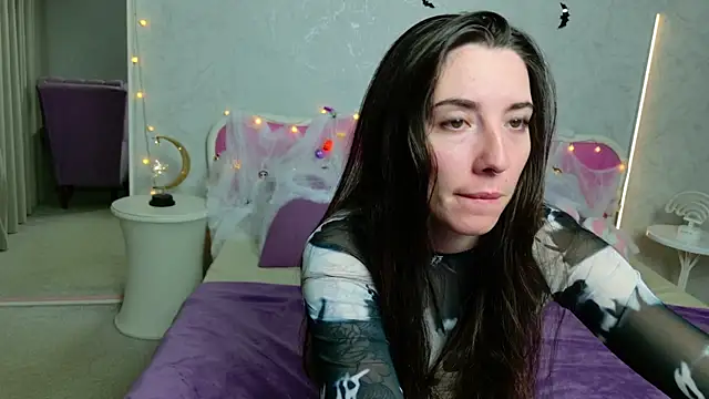 Curious Lily online show from 10.29.25
