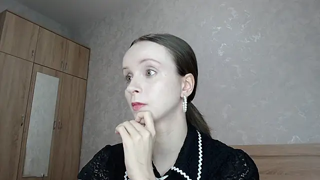 Snapshot of Yourplayfulspark chatting on 11.19.25 Yourplayfulspark online show from 11.19.25