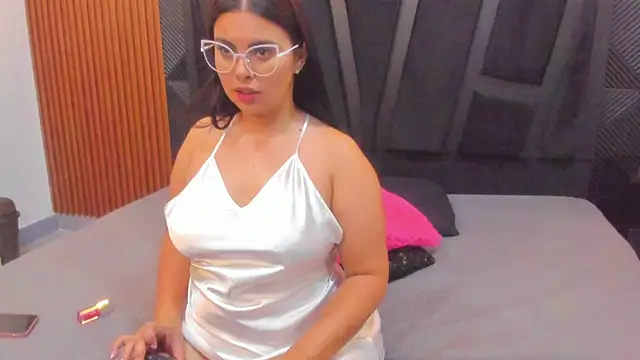 Valka Ross online show from 12.15.25