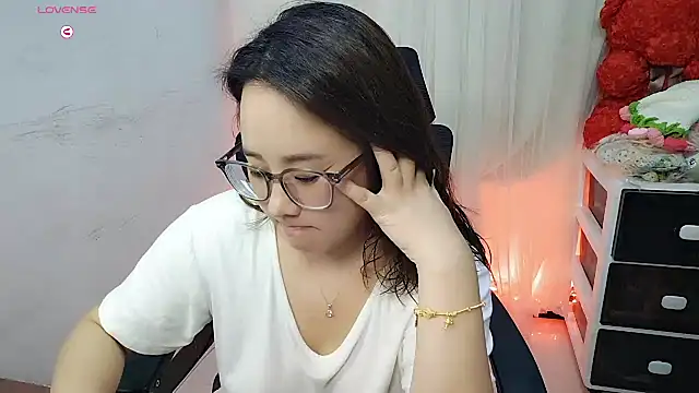 Snapshot of NEWONETO chatting on 10.14.25 NEWONETO online show from 10.14.25