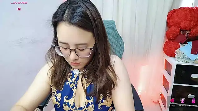 Snapshot of NEWONETO chatting on 10.21.25 NEWONETO online show from 10.21.25