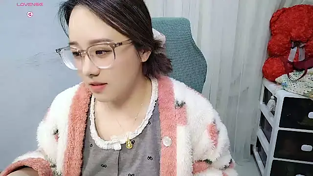 Snapshot of NEWONETO chatting on 10.22.25 NEWONETO online show from 10.22.25