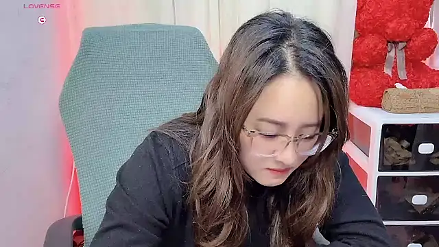 Snapshot of NEWONETO chatting on 11.14.25 NEWONETO online show from 11.14.25