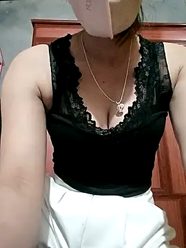 Snapshot of LenaCii chatting on 10.21.25 LenaCii online show from 10.21.25