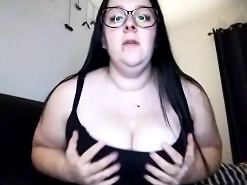 CuteLacexx online show from 10.16.25