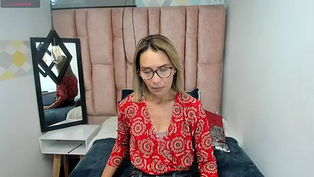 Issa Milf   online show from 04.25.26
