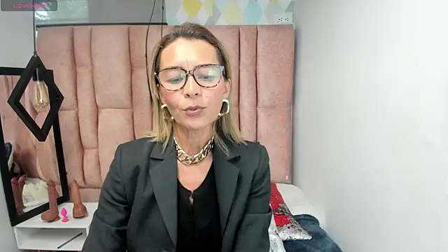 Issa Milf   online show from 04.27.26