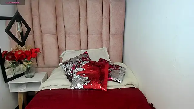 Snapshot of Issa_Milf__ chatting on 06.15.26 Issa Milf online show from 06.15.26
