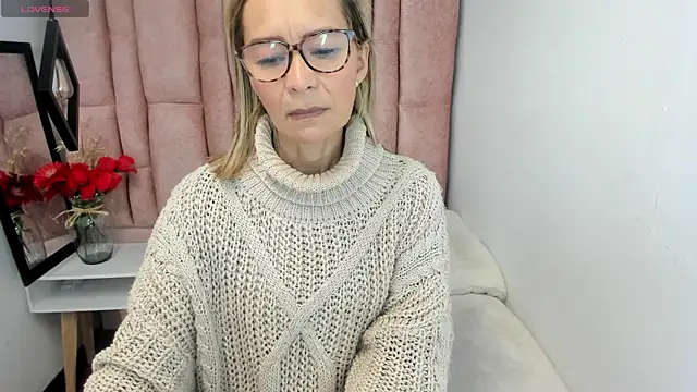 Snapshot of Issa_Milf__ chatting on 06.20.26 Issa Milf online show from 06.20.26