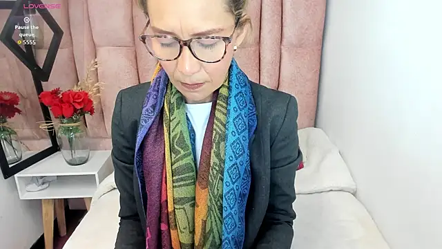 Issa Milf   online show from 06.23.26