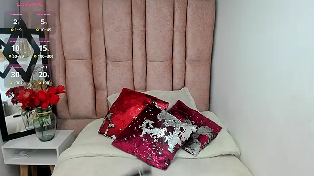 Issa Milf   online show from 06.25.26