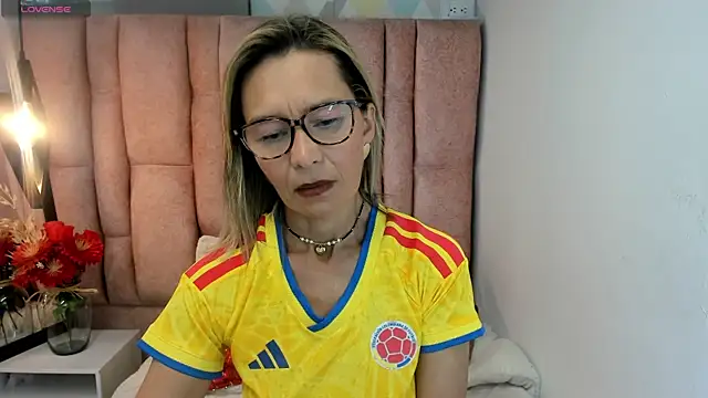 Issa Milf   online show from 07.03.26