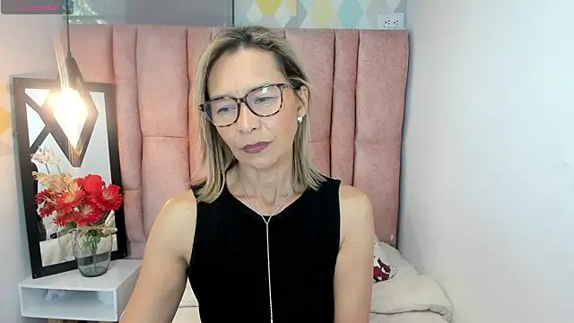 Issa Milf   online show from 07.06.26
