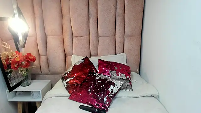 Issa Milf   online show from 07.08.26
