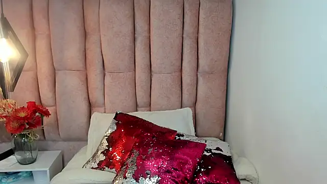 Issa Milf   online show from 07.11.26