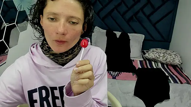 Valery More   online show from 10.25.25