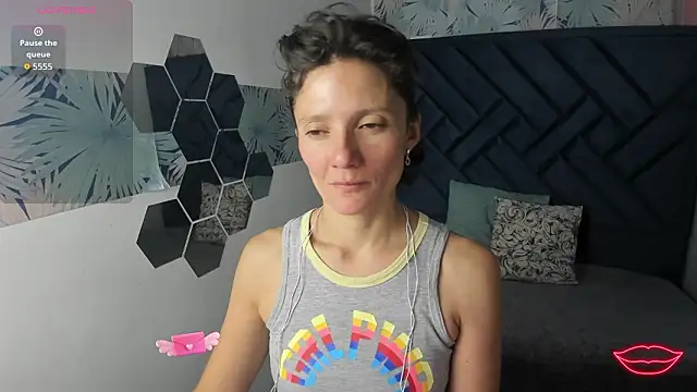 Snapshot of Valery_More__ chatting on 02.04.26 Valery More online show from 02.04.26