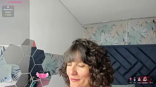 Snapshot of Valery_More__ chatting on 02.20.26 Valery More online show from 02.20.26