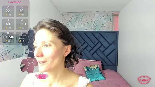 Snapshot of Valery_More__ chatting on 02.25.26 Valery More online show from 02.25.26