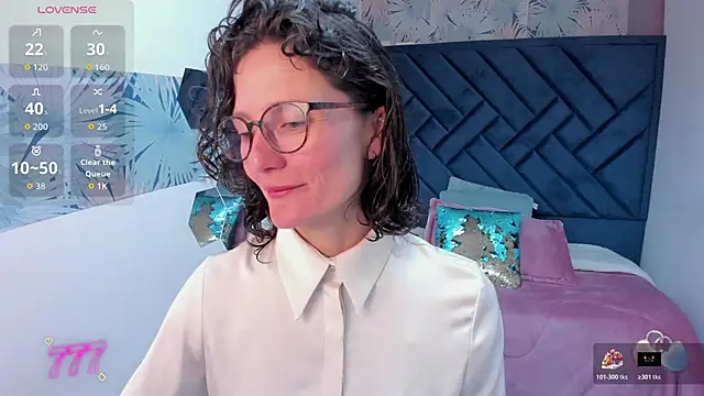 Snapshot of Valery_More__ chatting on 05.19.26 Valery More online show from 05.19.26