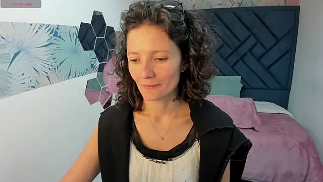 Snapshot of Valery_More__ chatting on 06.02.26 Valery More online show from 06.02.26