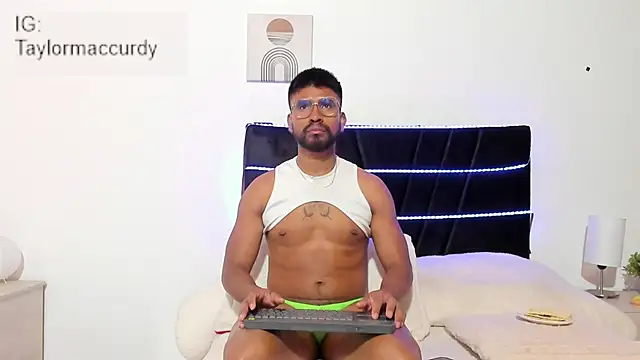 Taylormaccurdy  online show from 11.21.25