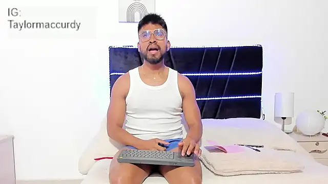 Taylormaccurdy  online show from 01.19.26