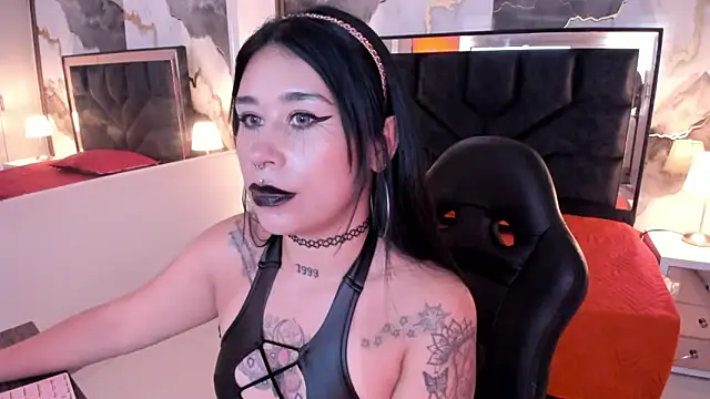SusanVilla online show from 05.02.26