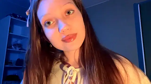 EmiIyKitty online show from 10.15.25