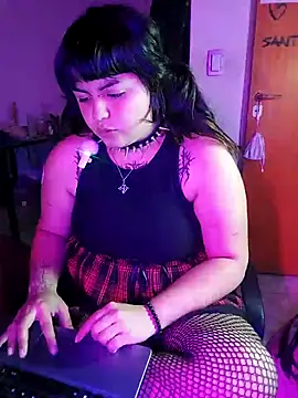 Snapshot of crucifxcked chatting on 10.08.25 crucifxcked online show from 10.08.25