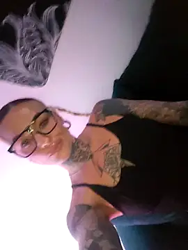 Snapshot of Peach420live chatting on 12.03.25 Peach420live online show from 12.03.25