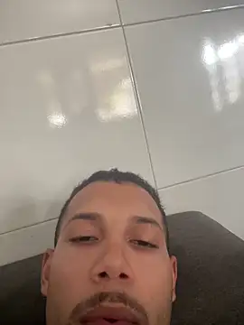 Snapshot of MCLZK chatting on 03.10.26 MCLZK online show from 03.10.26