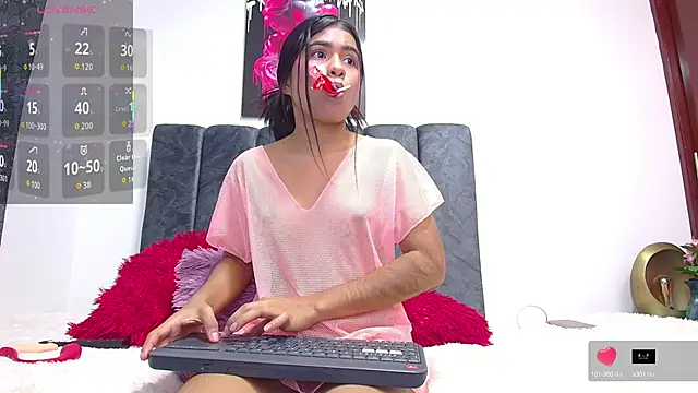Snapshot of karinna_santana chatting on 10.17.25 karinna santana online show from 10.17.25