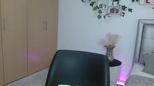 mia star 2 online show from 05.05.26