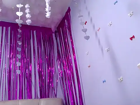 Snapshot of Cherrythx chatting on 11.04.25 Cherrythx online show from 11.04.25