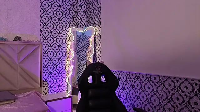 Snapshot of Ixchel_tay chatting on 02.04.26 Ixchel tay online show from 02.04.26