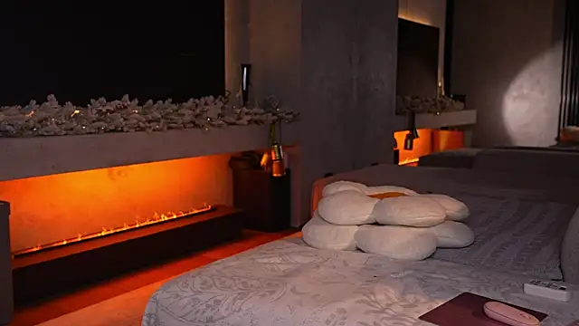 Snapshot of AlexisGraysX chatting on 12.22.25 AlexisGraysX online show from 12.22.25