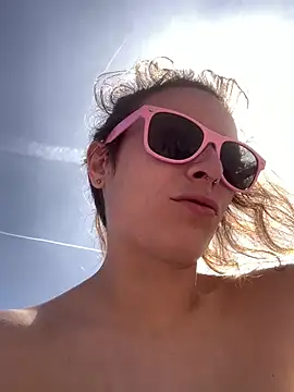 GoldenPussy1329 online show from 04.21.26