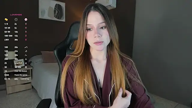 Snapshot of Alexandra-16 chatting on 10.16.25 Alexandra-16 online show from 10.16.25