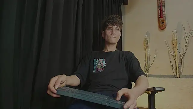 Snapshot of ZackMaye chatting on 10.04.25 ZackMaye online show from 10.04.25