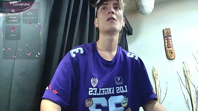 Snapshot of ZackMaye chatting on 10.13.25 ZackMaye online show from 10.13.25