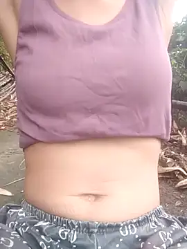 Snapshot of Khanhu_xx chatting on 10.04.25 Khanhu xx online show from 10.04.25