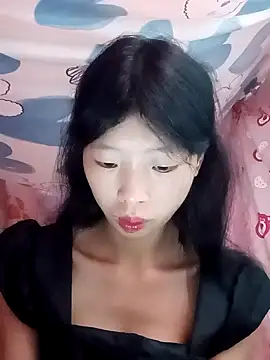 Snapshot of Khanhu_xx chatting on 10.14.25 Khanhu xx online show from 10.14.25