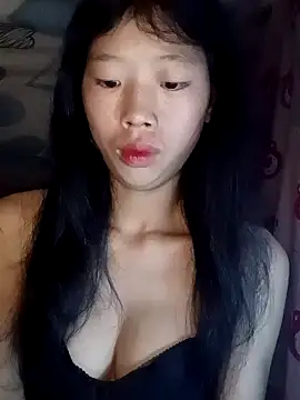 Snapshot of Khanhu_xx chatting on 10.21.25 Khanhu xx online show from 10.21.25