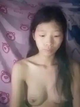 Snapshot of Khanhu_xx chatting on 10.25.25 Khanhu xx online show from 10.25.25