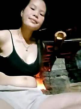 Snapshot of Tuelam_xx chatting on 10.22.25 Tuelam xx online show from 10.22.25